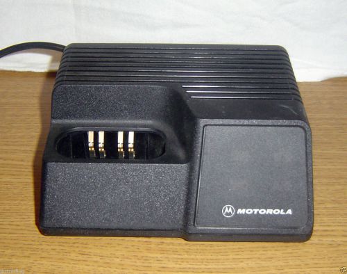 Motorola NTN4734A Battery Charger Portable Radio Charging Station Dock