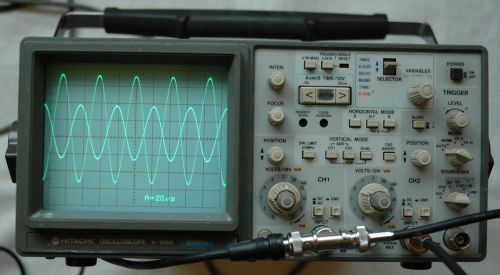 Hitachi V-1060 100MHz Two Channel Oscilloscope, Two Probes, Power Cord