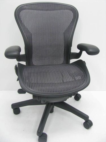 Aeron sz.b ergonomic basic chair purple mesh on graphite frame by herman miller for sale