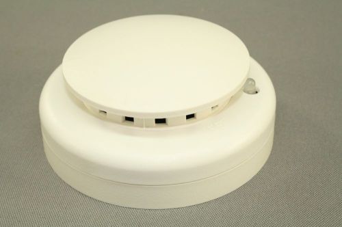 Ge / utc fire &amp; security smoke detector head fireworx requires b4u series base for sale