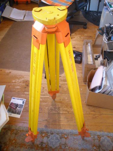 WILD GST 05 SURVEYING TRIPOD LITTLE USED CARRYING STRAP &amp; PLATEN CAP YELLOW/RED