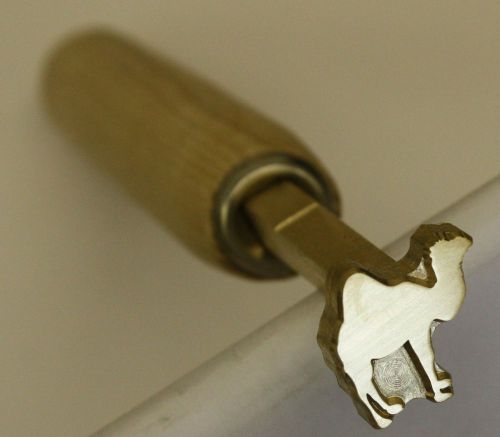 BOOKBINDING  GILDING  FINISHING HAND TOOL FER A DORER CAMEL(18mm x17mm)