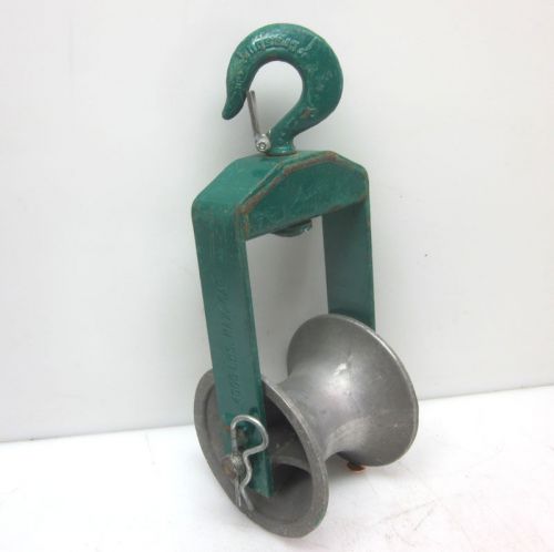 GreenLee 650 6&#034; Hook-Type Cable Sheave Puller Pulley  Capacity: 4000 lbs