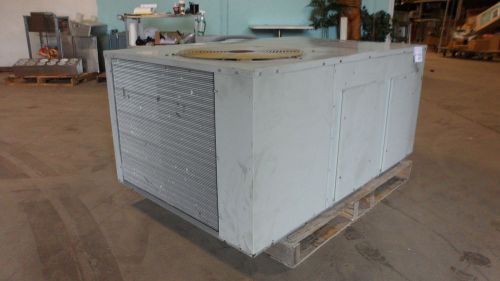 HEAVY DUTY COMMERCIAL &#034;TRANE&#034; ROOF TOP HVAC NATURAL GAS HEATING AND COOLING UNIT