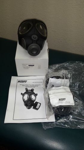 Scott M95 Full Facepiece Respirator Gas Mask  with 10 canisters