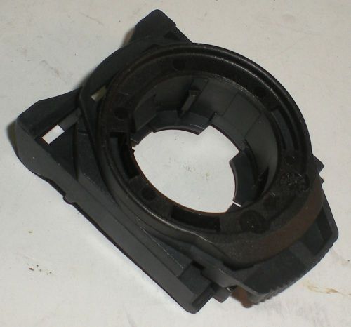 ELECTRICAL PUSHBUTTON SPRECHER SCHUH D7-APL LATCH COLLAR TO MOUNT CONTACT BLOCK