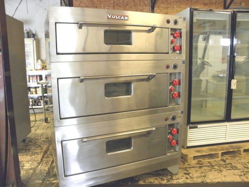 Vulcan v008 triple deck 39&#034; 3 phase pizza baking oven w broiler 550 degrees for sale