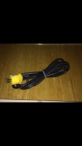 NEW Cooper Yellow NEMA 5-15P Plug with 8 ft Cord RIGHT ANGLE Plug 15A 125V