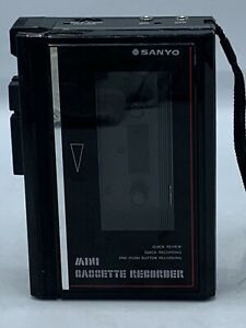 SANYO CASSETTE HANDHELD VOICE RECORDER M1012