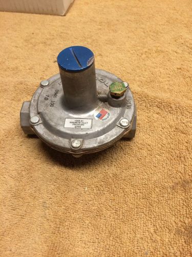 Maxitrol regulator 325-3 / 1/2 x 1/2&#034; 10 psi  nat gas  hvac  ww for sale