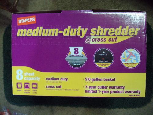 STAPLES Medium -Duty Shredder ~ Cross Cut ~ 8 Sheet Capacity ~ 5.6 gal ~ 611843