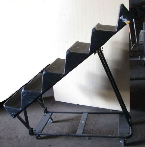 5 STEP RISER DISPLAY STAIRS SHELVES ROLLING