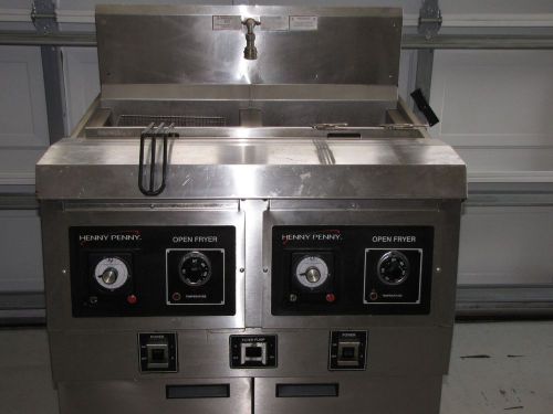 Henny Penny dual-well FRYER with built-in filtration  - Electric