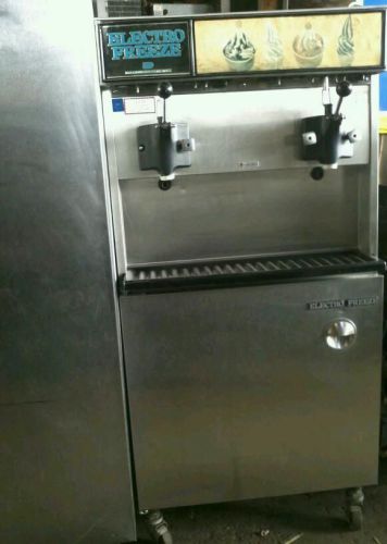 Electro Freeze Soft Serve Ice Cream Machine WaterCooled 3 Phase 2 Flavor NoTwist
