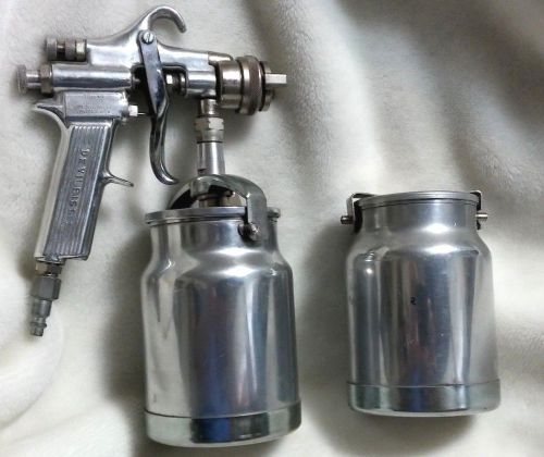 New old stock DeVilbiss Type MBC  air spray gun with nozzle 30 and 2  1 qt cups.