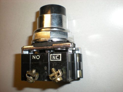 Cutler-Hammer Momentary Pushbutton Switch - (1) NO - (1) NC - 600V - Tests OK