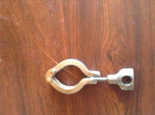 Used 1 1/2&#034; Tri - Clover Sanitary Stainless Steel Clamp