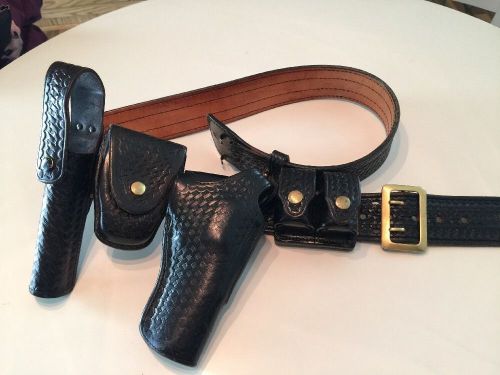 Sam brown dutyman 44 inch black basketweave police belt with police accessories. for sale