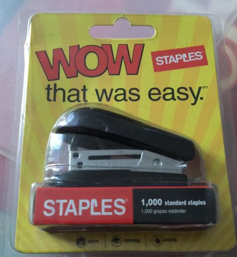 STAPLES SEALED MINI TRAVEL STAPLER WITH 1000 STAPLES CARRY IN PURSE OR BRIEFCASE