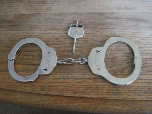 HWC STAINLESS STEEL POLICE STYLE SECURITY PRO DOUBLE LOCKING HANDCUFFS W/ A KEY