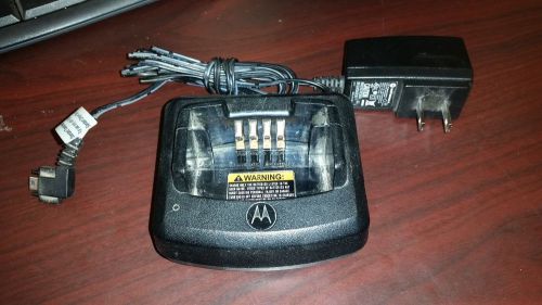 Motorola RLN6175A Charger for RDX RDV CP110 New with ac adapter