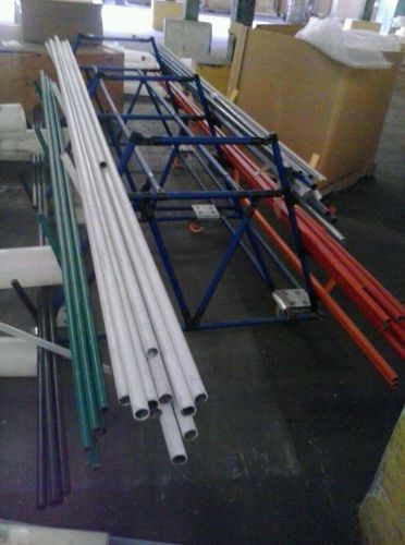 Industrial gas pipe with rolling rack