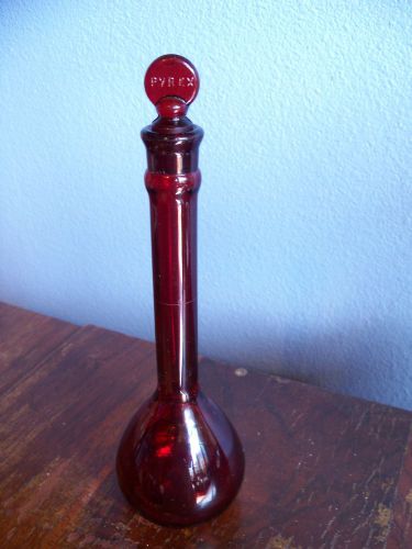 Pyrex 100ml red low actinic volumetric flask with stopper 55640 great condition! for sale