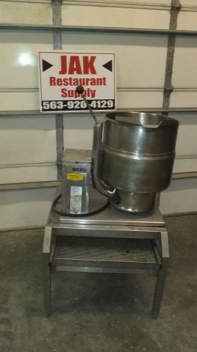 Groen tdb/ 7 - 40 steam jacketed manual tilt kettle w/ stand for sale
