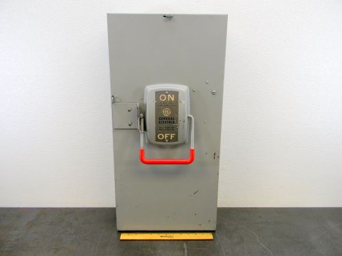SQUARE D ELECTRIC TH4324 MODEL-1 HEAVY DUTY SAFETY SWITCH DISCONNECT 200 AMP 002