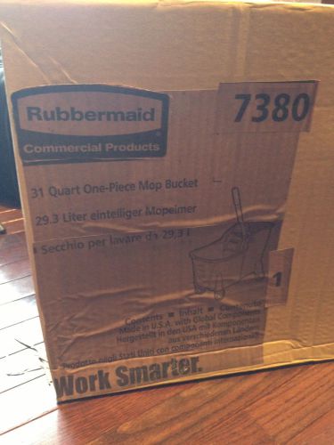 Brand New - Rubbermaid #7380-20-yel 31qt Tandem Bucket
