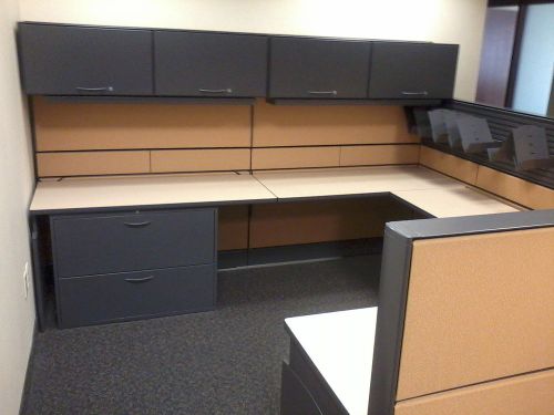 LARGE Teknion Work Station - Cubicle, 9.5&#039; x 8.5&#039; x 6.4&#039;, with 4 shelves above