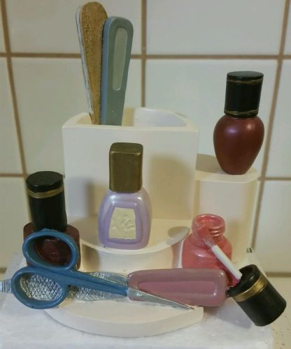 MANICURIST business card and pencil holder