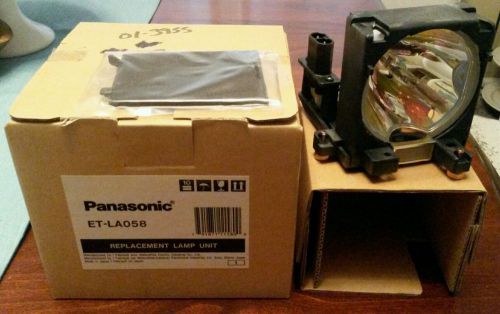 PANASONIC ET-LA058 REPLACEMENT LAMP UNIT BRAND NEW IN BOX A/V PROJECTOR BULB OEM