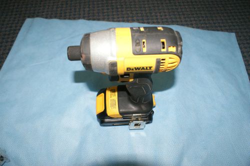 DEWALT DCF885  WITH 1 BATTERY 1/4 IMPACT DRIVER