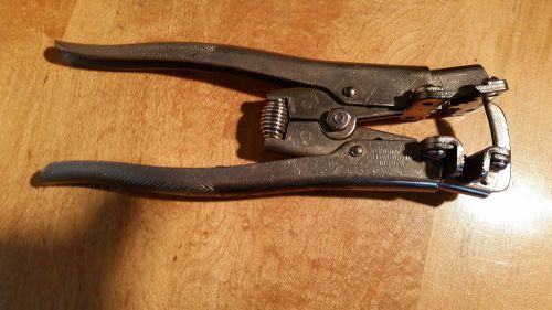 VINTAGE HI HOLUB INDUSTRIES WIRE STRIPPER MADE IN SYCAMORE ILL.