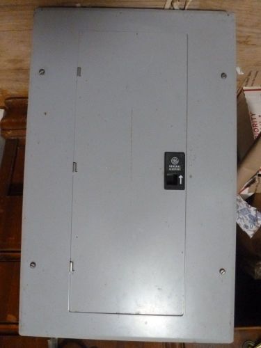 G.E. 100 AMP BREAKER BOX 20 SPACES W 8 20 AMP CIRCUIT BREAKERS  MAIN LOAD CENTER