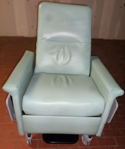 CHAMPION Patient Bariatric Dialysis Chair Recliner