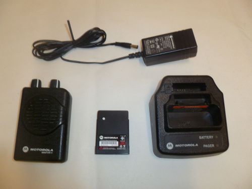 Very Good Cond Motorola Minitor V 453.0-461.9 MHz UHF Fire EMS Pager w Charger