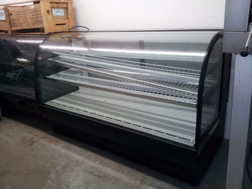 True tcgr-77 curved glass refrigerated bakery case for sale