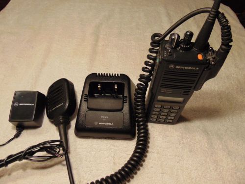 MOTOROLA MTS2000 w/ MIC, BATTERY CHARGER - H01UCH6PW1BN 800Mhz Flashport Radio 8