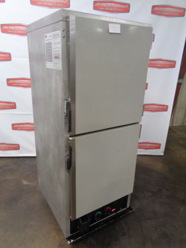 METRO ELECTRIC HEATED HOLDING CABINET ON CASTERS.