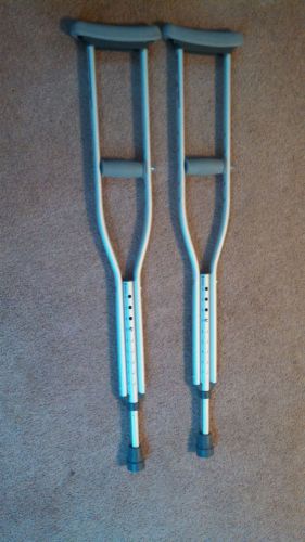 Pair Medline MDSV80536 Child  Aluminum Adjustable Crutches &#039;6&#034; - 5&#039;2&#034; to 300 lb