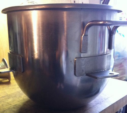 HOBART 30 QUART  MIXER BOWL  USED VERY GOOD CONDITION
