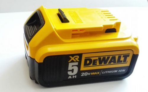 DeWalt DCB205 20V MAX 5.0 Ah XR Heavy Duty Li-Ion Battery Pack NEW