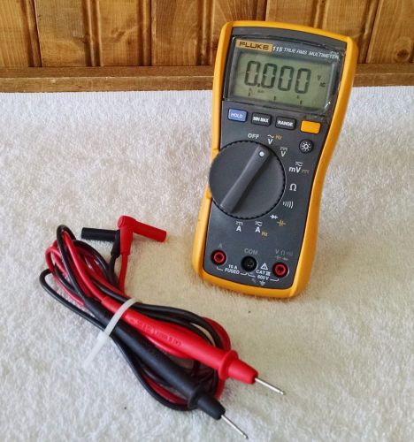 Fluke 115 True-RMS Digital Multimeter with Leads Very Good Condition