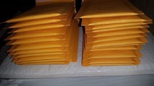 25 #000 4&#034;x8&#034; yellow Kraft Bubble Lined Mailer Envelopes Self Seal shipping NEW