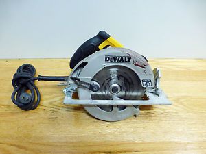 Dewalt dwe575 sb 7-1/4&#034; circular saw with electric brake lightweight used for sale