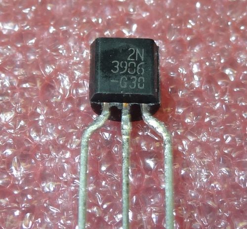 8 pcs 2N3906 (2N3906TA) BJT,  PNP, General Purpose Transistor. 40V, 200mA 6D2h