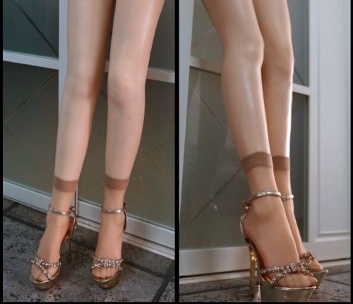 Lifesize Female Mannequin single Foot Leg Dummy arbitrarily-bent/posed/soft 32&#034;