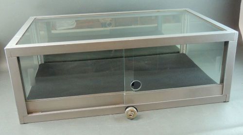 Heavy duty metal/glass counter top display case, w/o key – l10 for sale